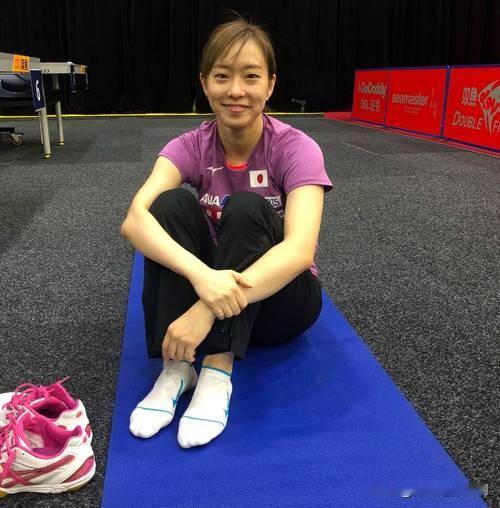 五官与气质：干净温婉的“治愈系”
- 清纯感：五官清秀、脸型流畅，没有攻击性。笑