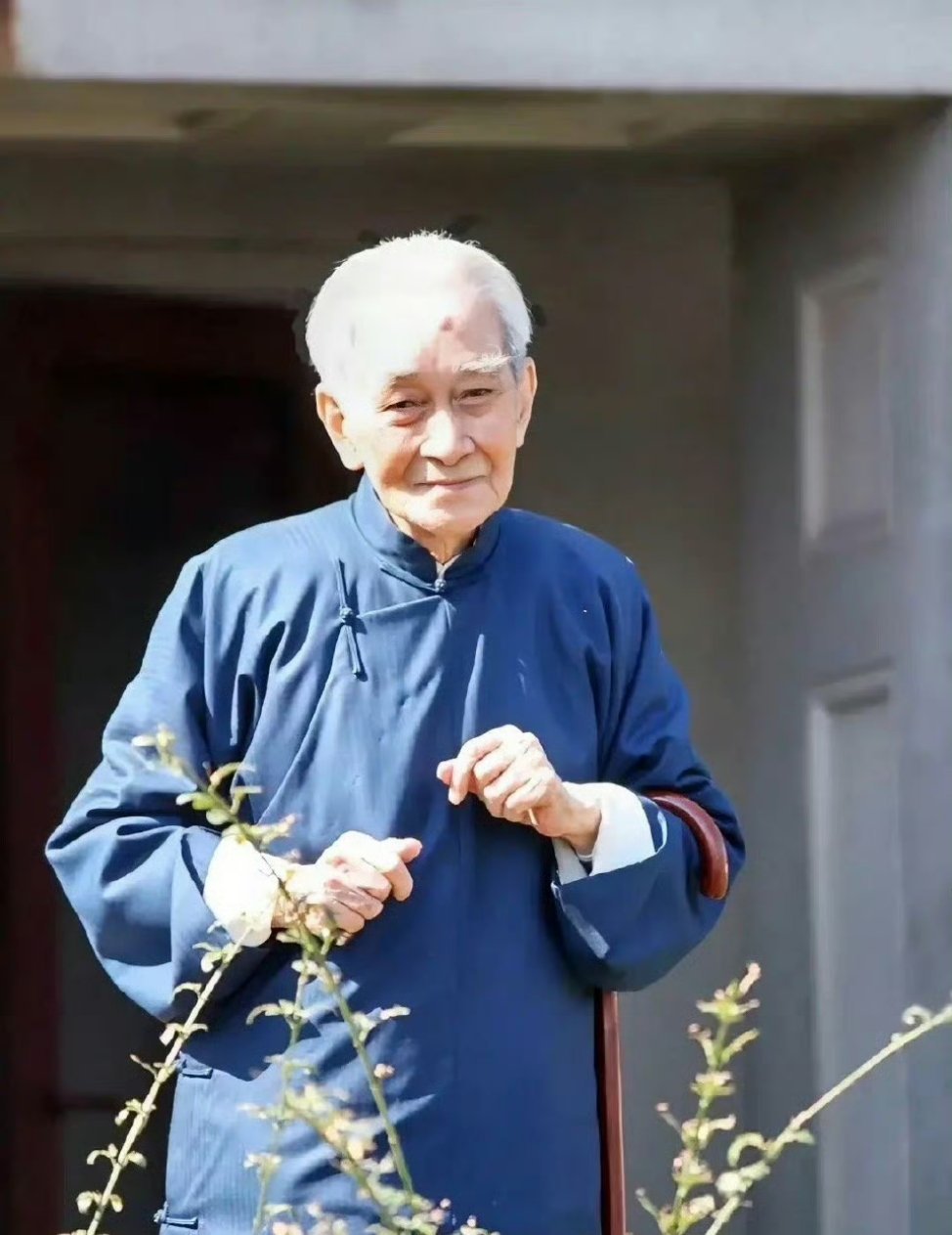 南怀瑾说，我真的不太喜欢，读书过于用功的学生。我有时候看见好多用功的学生，带着一