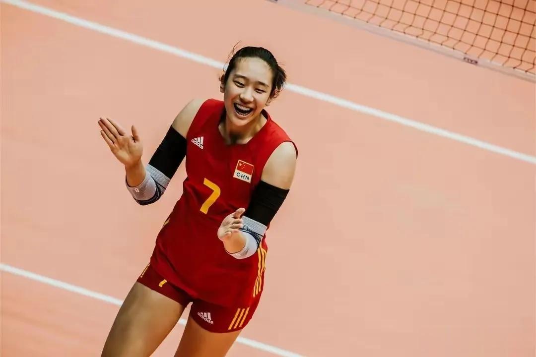 U21中国女排3：1大胜日本队，强势进入四强！中国队拦网太给力，完全压制对手！四