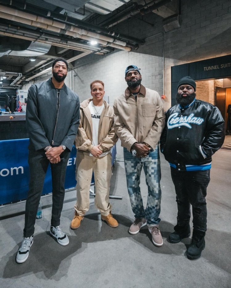 那天打完比赛，詹姆斯应该和浓眉小聚了一下。洛杉矶湖人nba