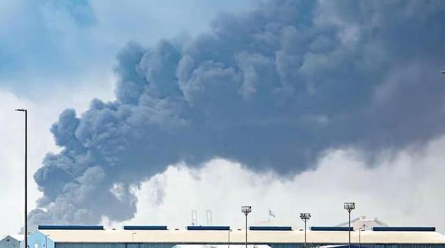 这回是真的捅了马蜂窝了！

谁能想到卡塔尔这种能源巨头，核心设施竟然被几架无人机