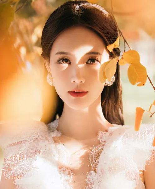 确实，李一桐的作品确实令人赞叹，她以出色的演技和独特的魅力，塑造了许多深入人心的