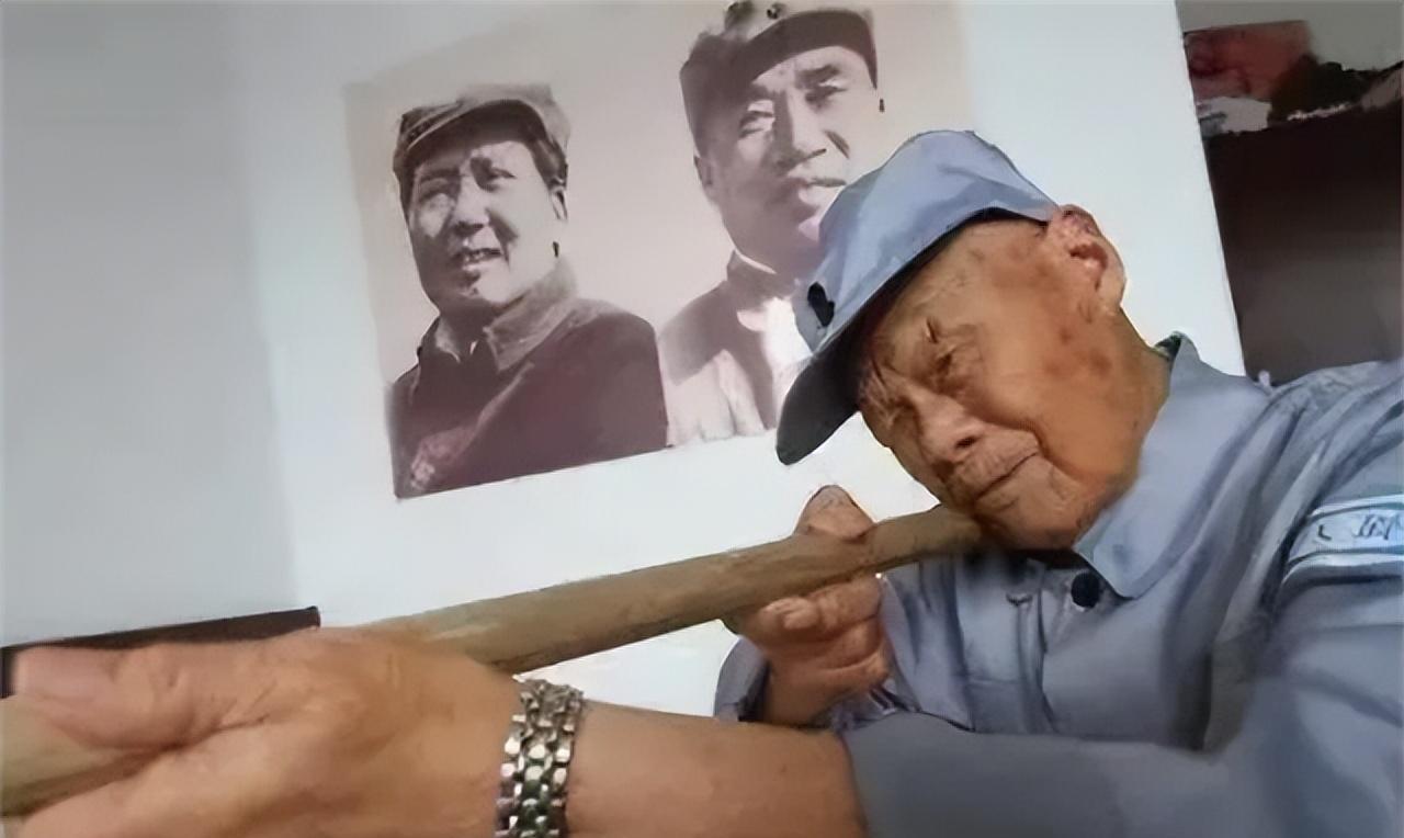 1956年，山东滨州的一位老人剧烈咳嗽后吐出一个异物，然而当异物送去医院检查后，