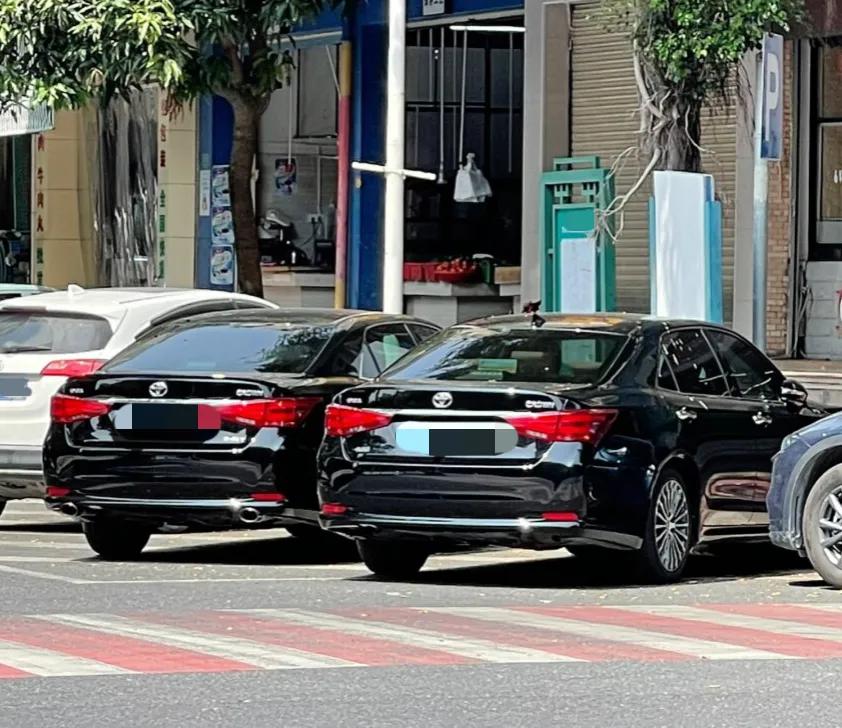 看得出来汕头人有多爱丰田皇冠这款车！回家路上1公里多，皇冠随便一抓，可惜停产不进