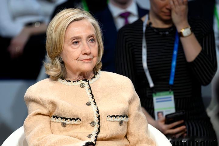 希拉里称自己对爱泼斯坦的罪行一无所知，“我从未坐过他的私人飞机也没有去过他的岛屿