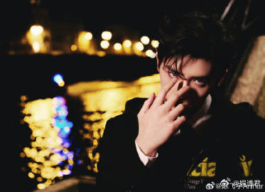 陈飞宇风格大变 陈飞宇这次真的给足了惊喜！新造型完全抛弃了以往风格，深邃五官把混