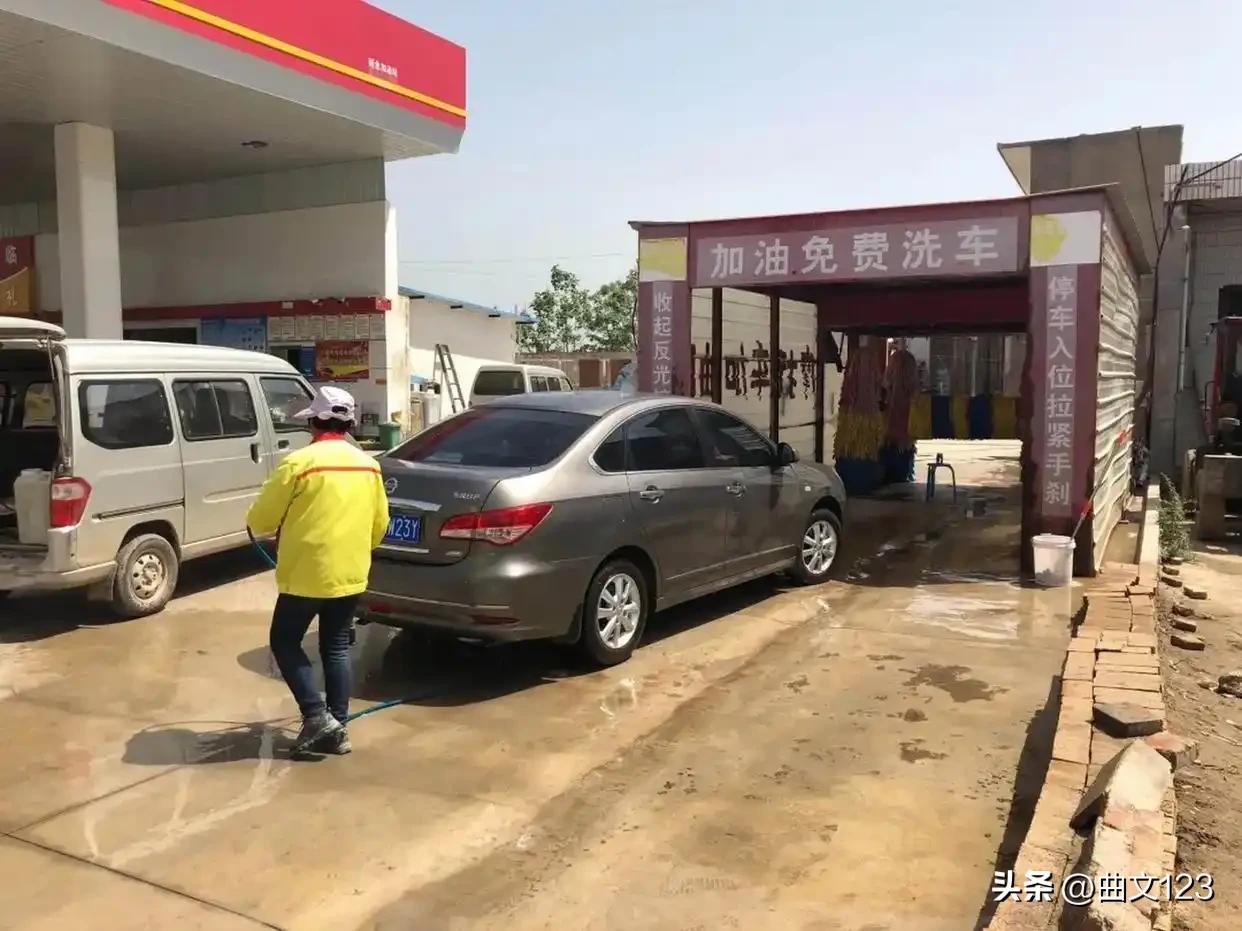 油价又涨了，不少江苏的网友说，最近都跑到山东加油了。山东私人加油站的油质量还是不