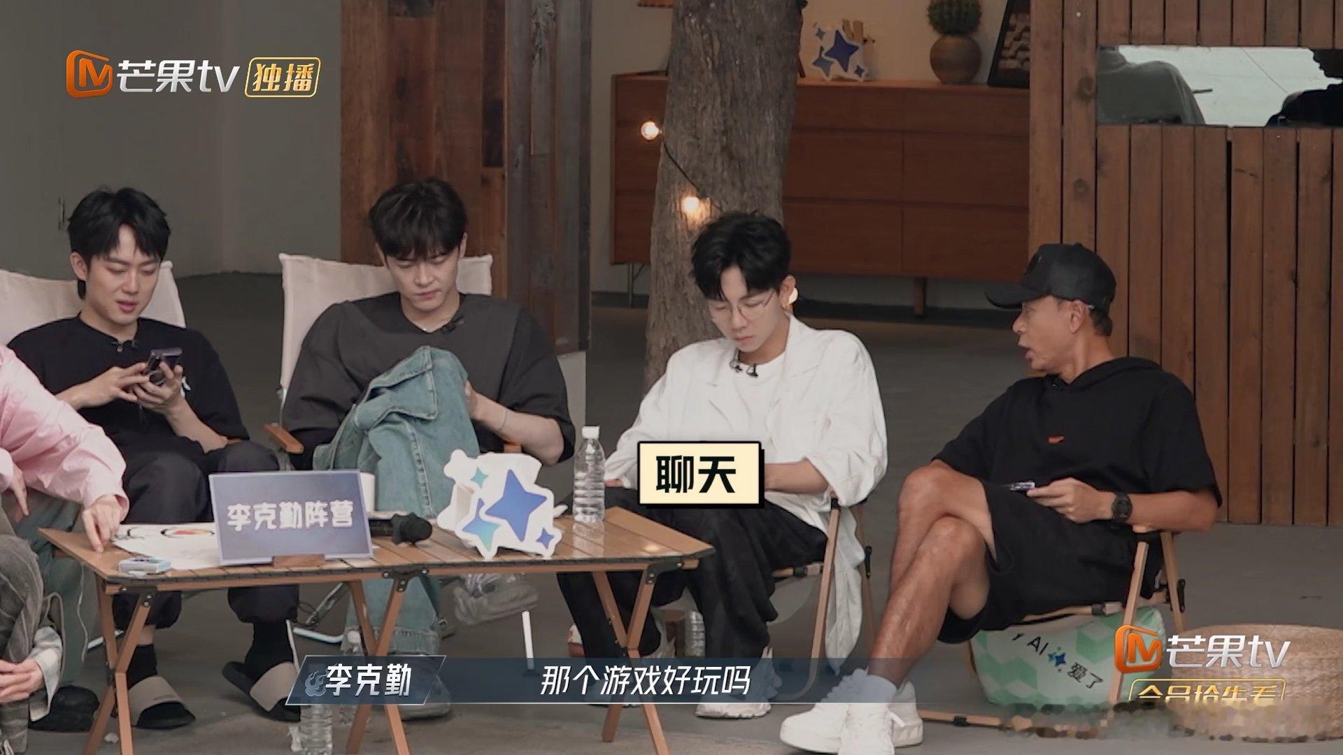 #李克勤让儿子帮打游戏##李克勤让儿子帮打游戏# 李克勤正是爱打游戏的年纪，还会