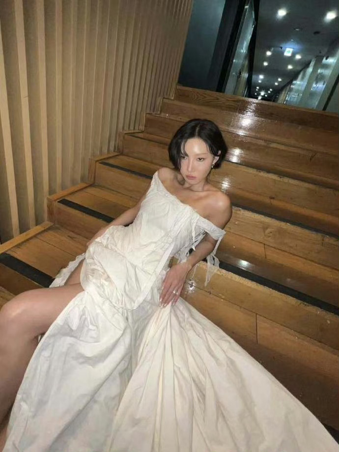 华莎瘦了好多华莎瘦了华莎瘦了好多，我天，[抱抱][抱抱] ​​​