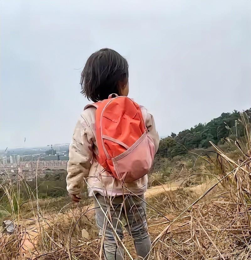 谁能想到，在2026年这个科技起飞的时代，贵州安顺的大山褶皱里，一个7岁女孩的“