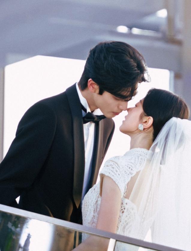 宋威龙陈哲远两家在交流
原因是当初宋威龙定了要和张婧仪拍《梦花廷》，但是临时被《