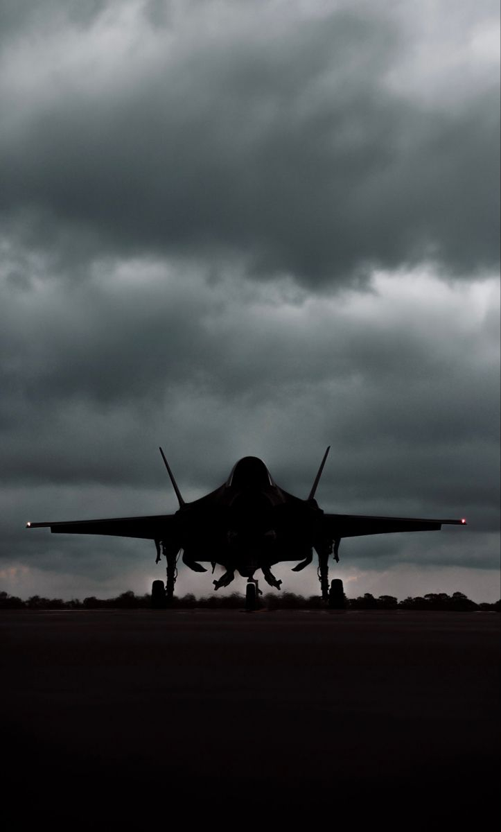 暮色下的F-35 ​​​