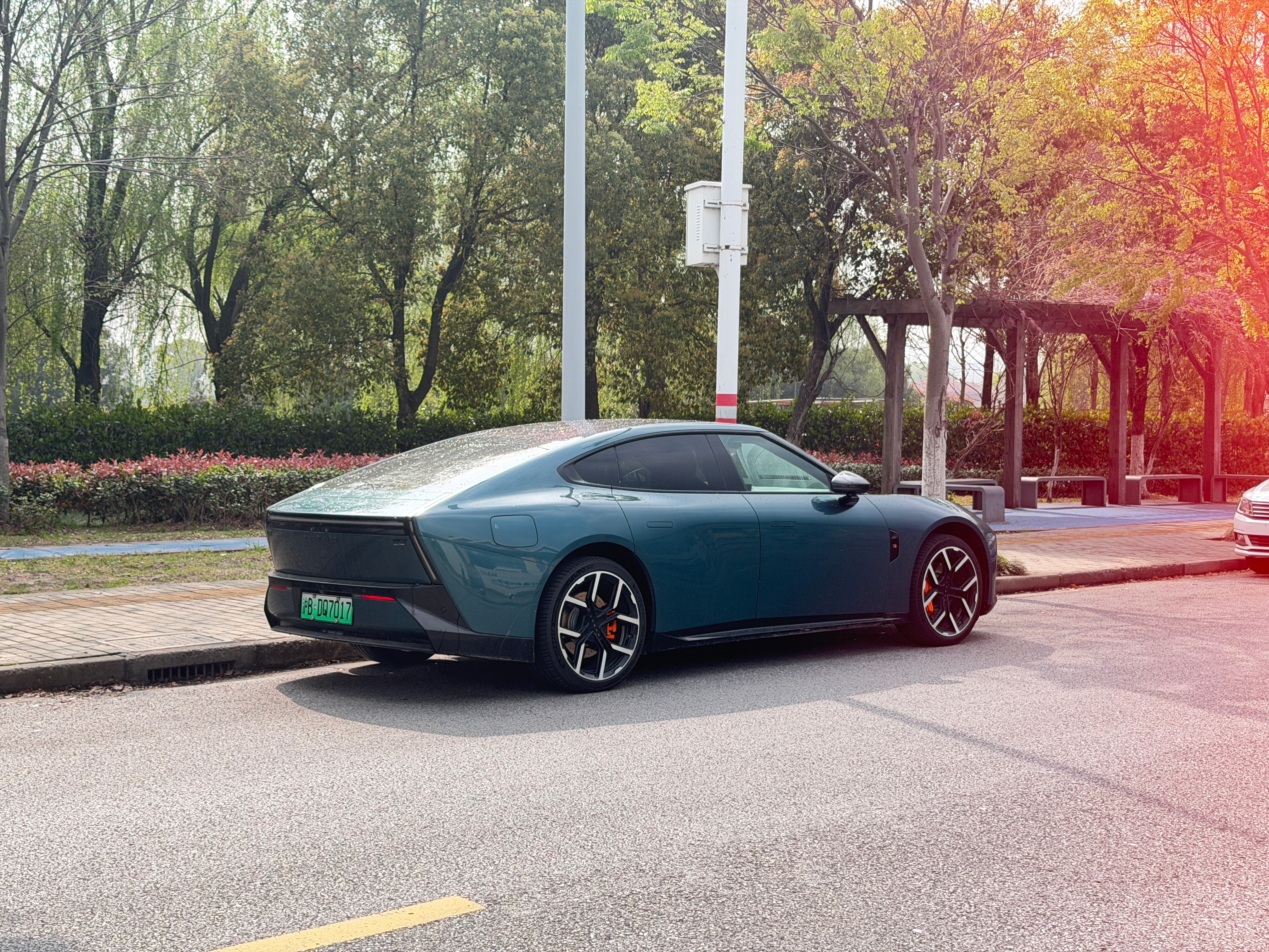 一早起来，冲到游泳馆，准备干它1000米结果清明节，游泳馆放假🥴 