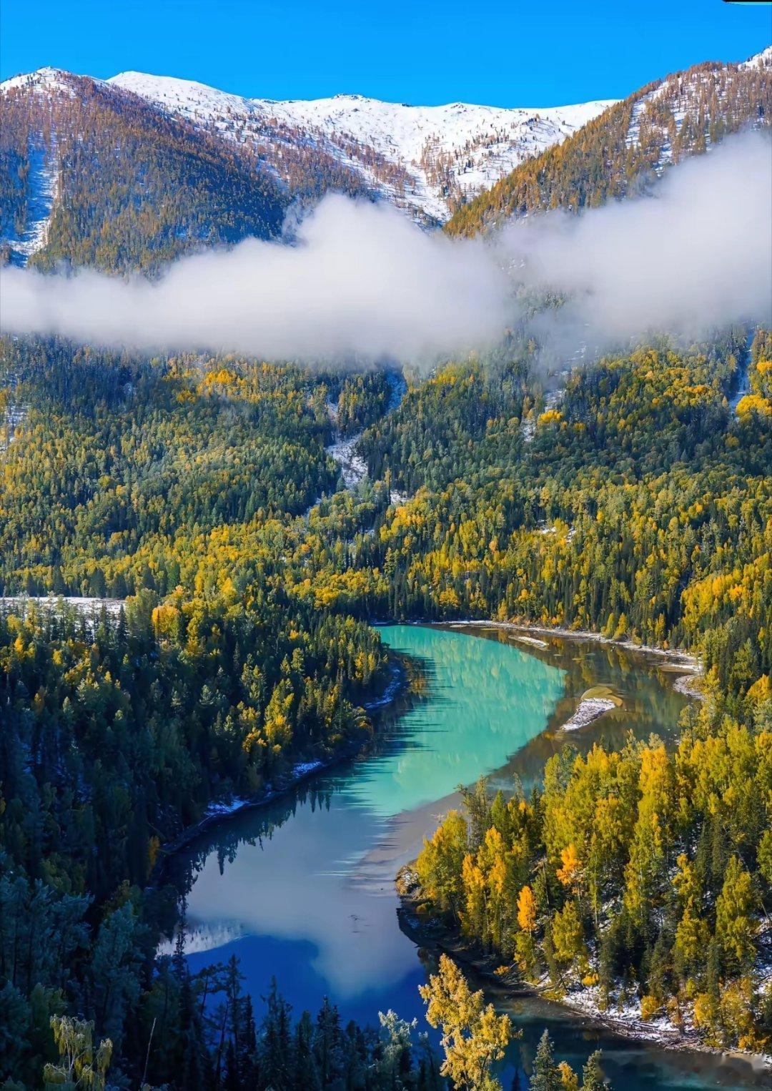 陪成毅见山见水见世界 怎么少了大美新疆，今天我们看看喀纳斯的湖泛着宝石光，巴音布