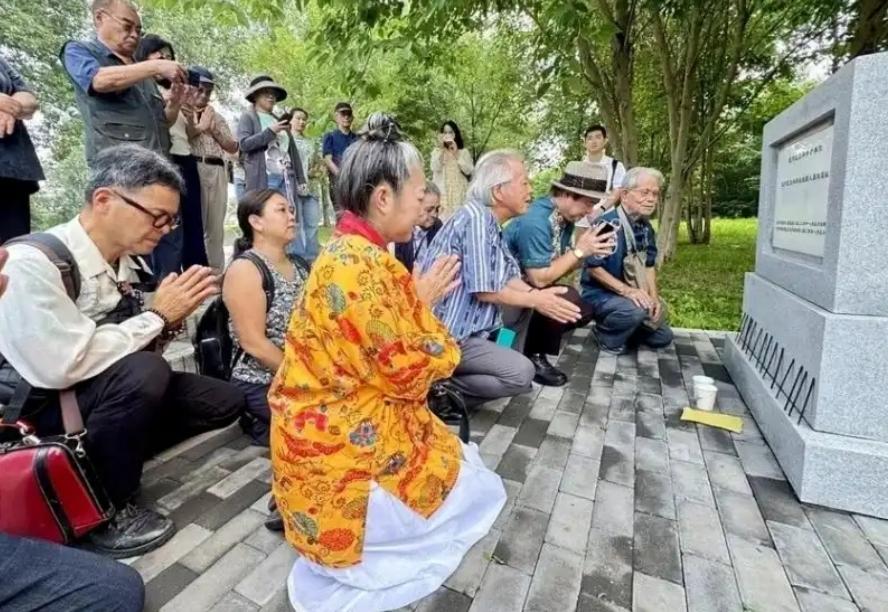 根据史料记载，明洪武皇帝朱元璋建国后与琉球建立朝贡关系，琉球当时三分天下，明太祖