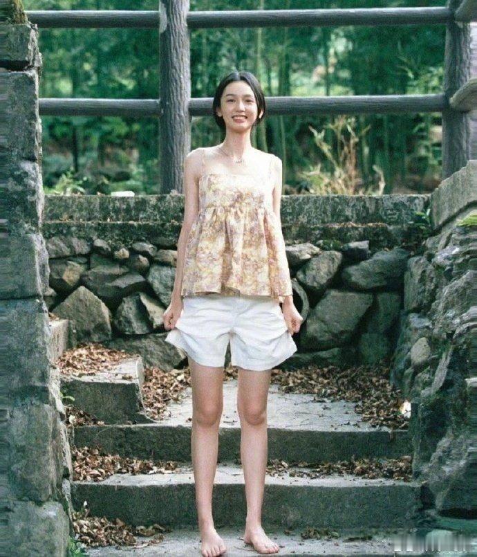 她明明这么瘦了，腿怎么还是会有肉感？ ​​​