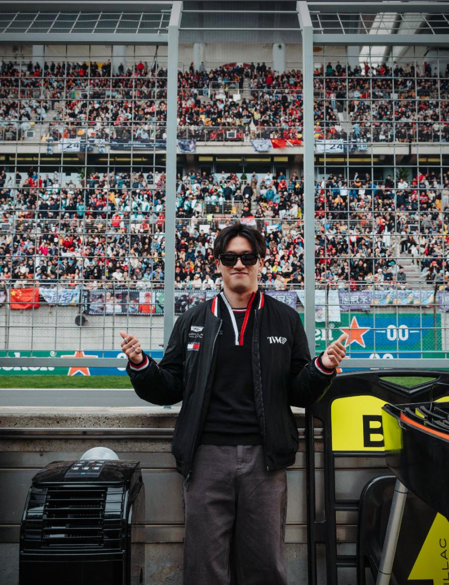 周冠宇代言ROG！请问哪个男生能抗拒？

没有哪个男生能抗拒ROG，何况现在加上