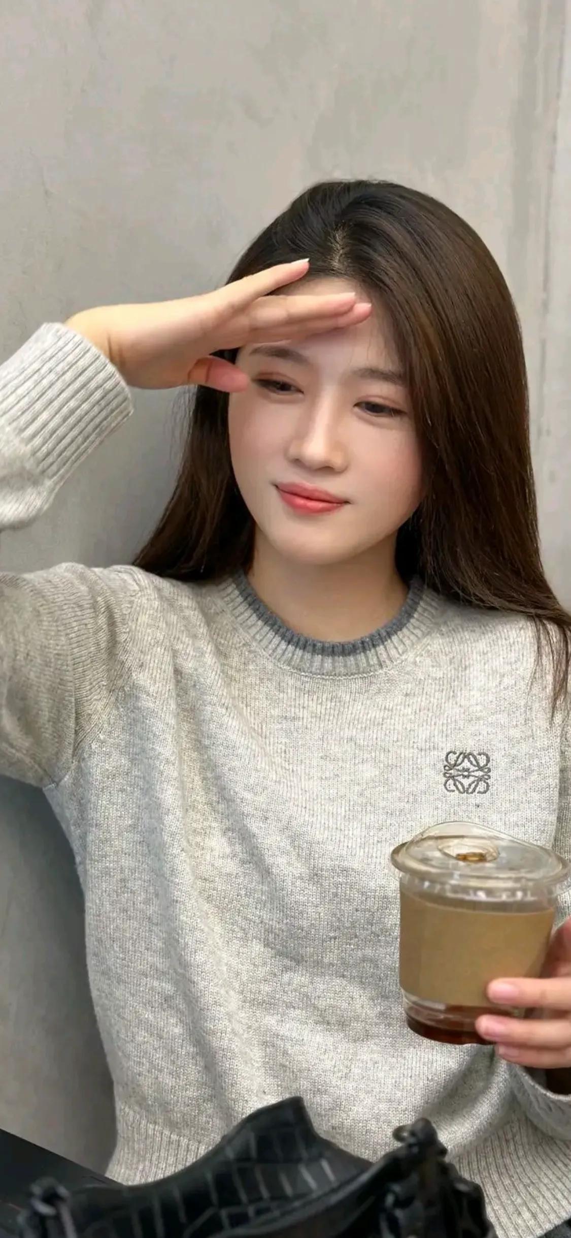地闲生杂草，人闲生杂草，你发现没，人就不能太闲，闲下来就会陷入无边的焦虑和恐慌中