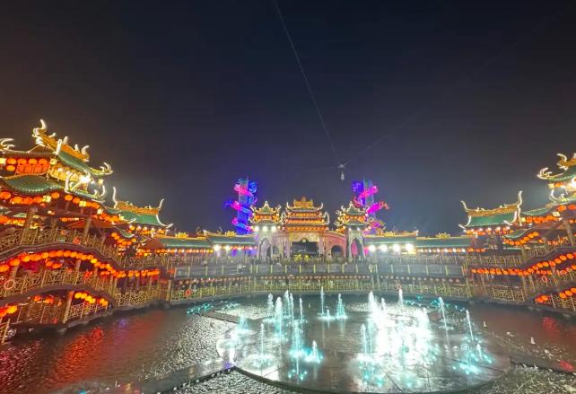 开封-万岁山武侠城   出行工具12年的凯美瑞+城区租的共享单车！其中凯美瑞是动