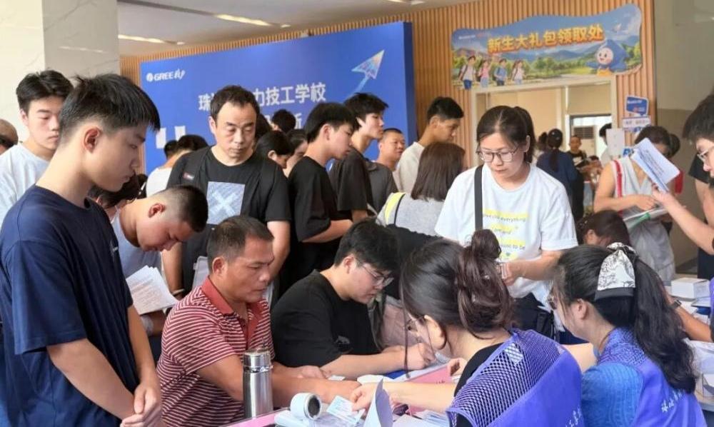 8000人争抢格力技校名额！为啥宁愿花钱读技校，不去送外卖？

2026年10月