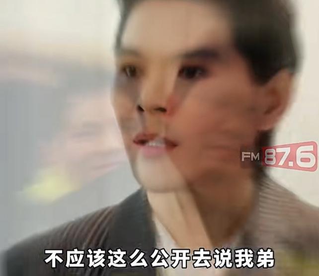 一段线上视频对话内容流出后，不少网友都在讨论向佐和家里长辈沟通的这番真心话。镜头