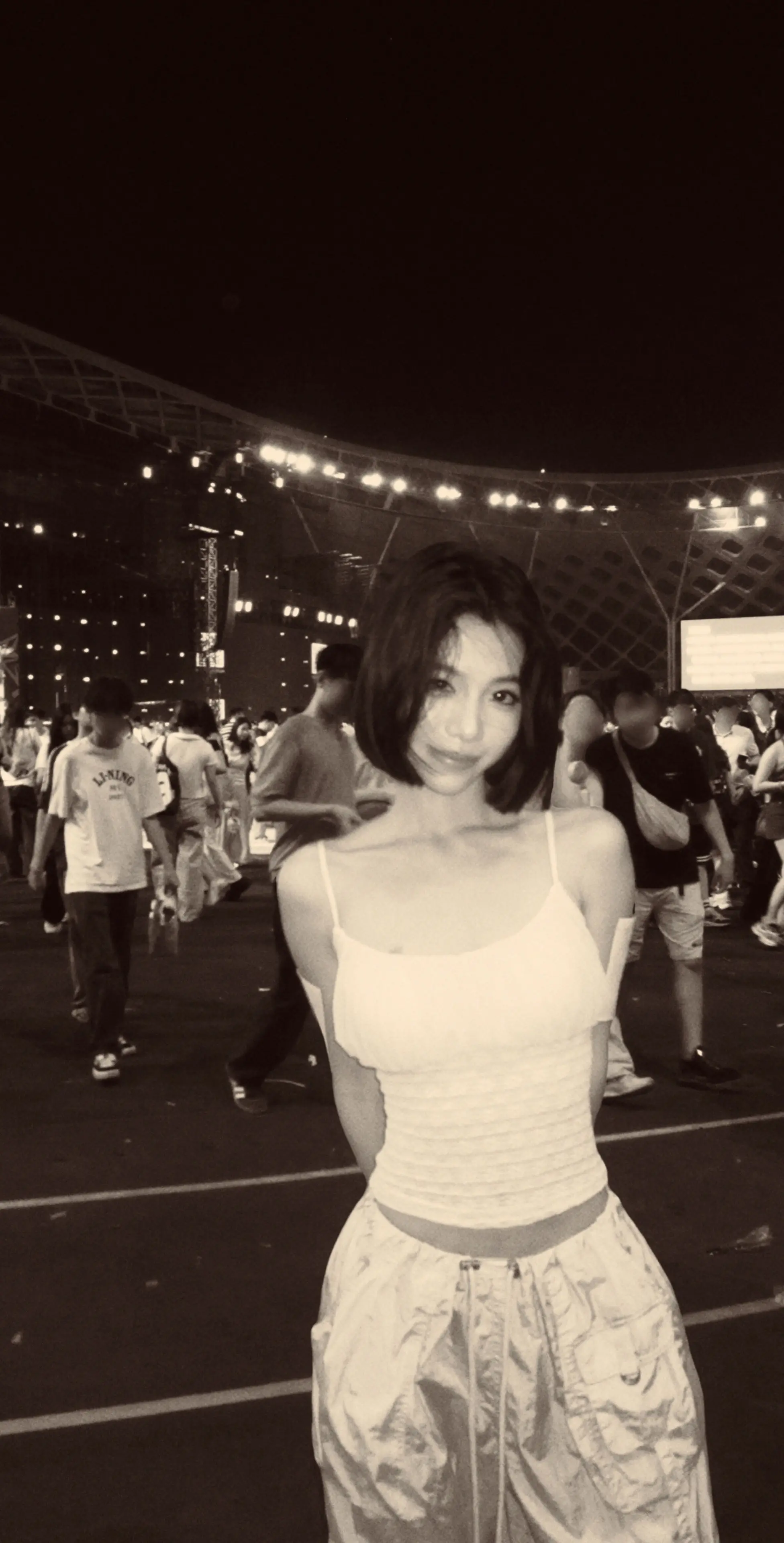 平和 坚韧 不悲伤