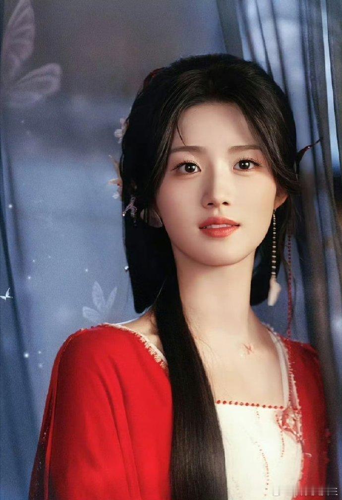 卢昱晓的妆容造型非常出色。 