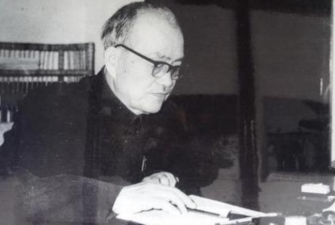 胡乔木1981年建议修改毛主席的称谓，黄克诚当场坚决反对：内心感情真的无法接受吗