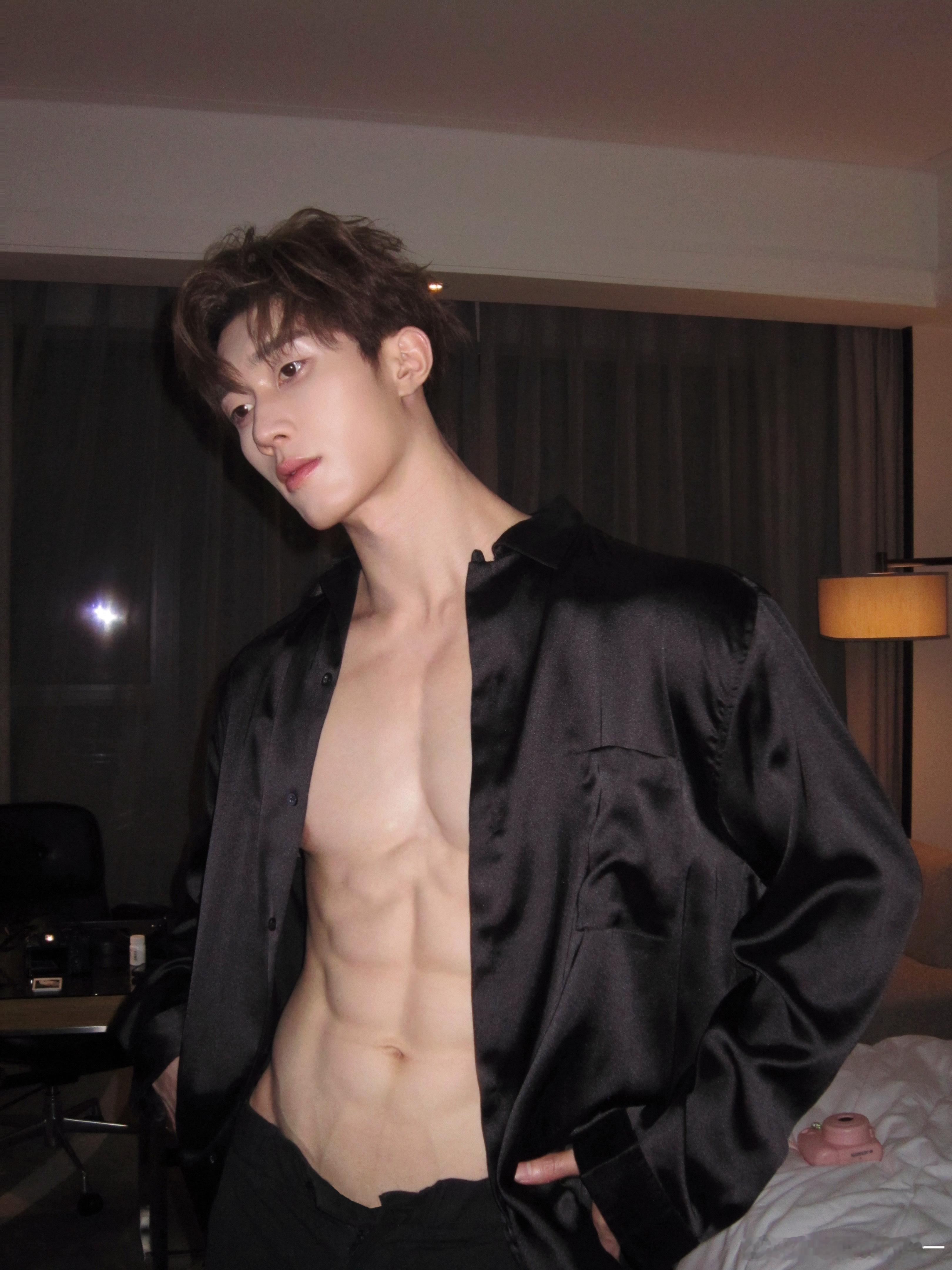 真就是185白皮肌肉男 ​​​