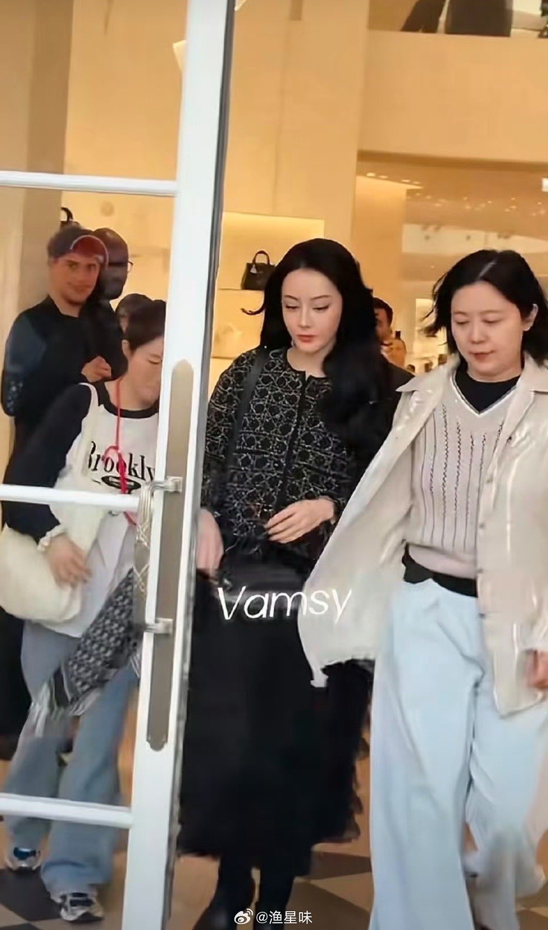 好乌龙呀，心疼热巴 