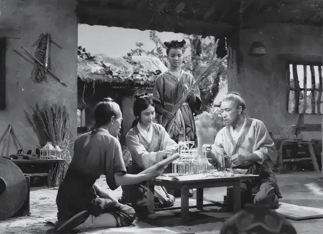 鲁班只是一名木匠，鲁班书为何成为禁书？翻开它的下卷你就明白 
 
公元前440年