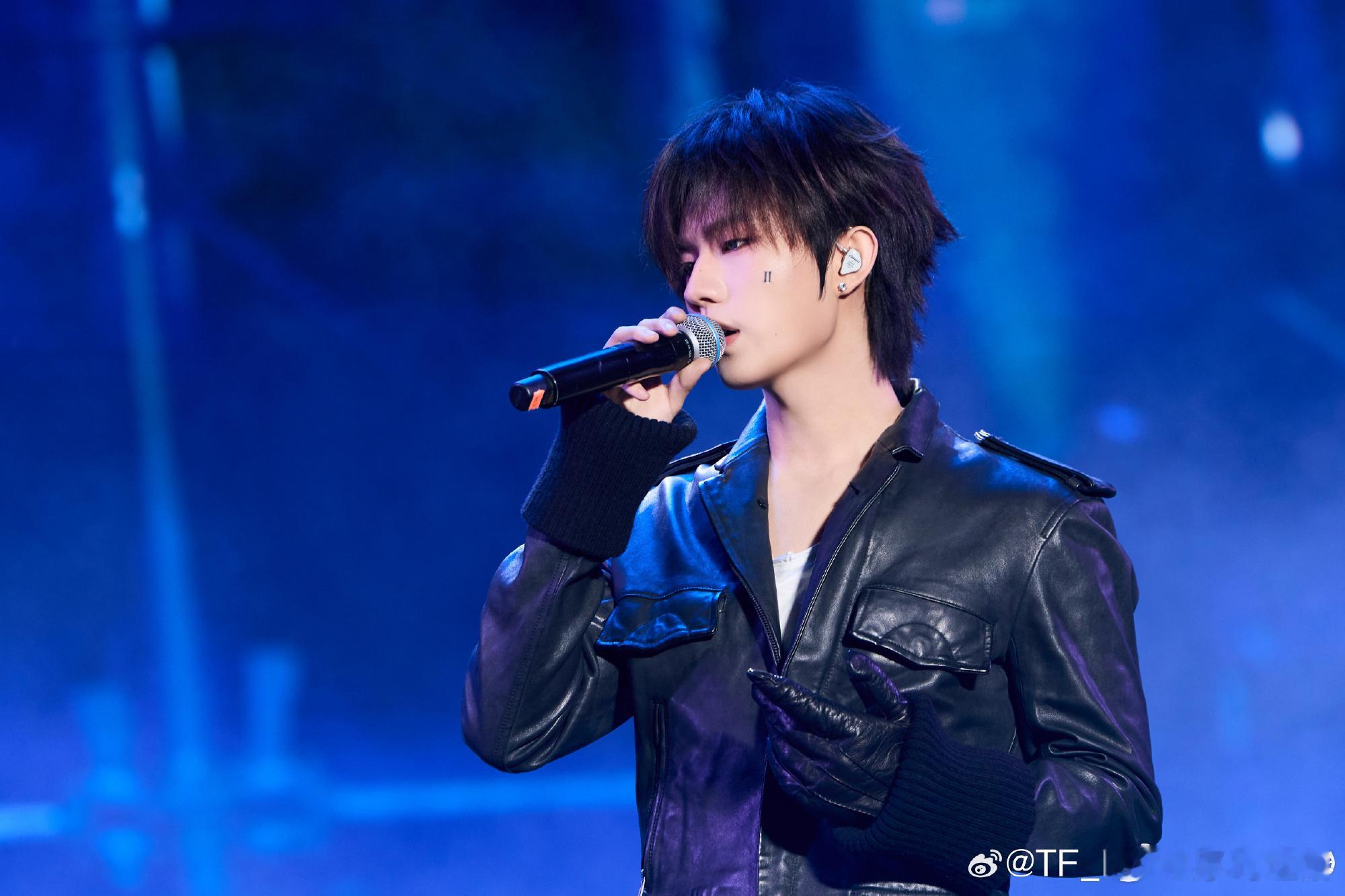 张子墨新综录制张子墨新综路透一直很期待张子墨的综艺表现，这次新综录制路透太加分，