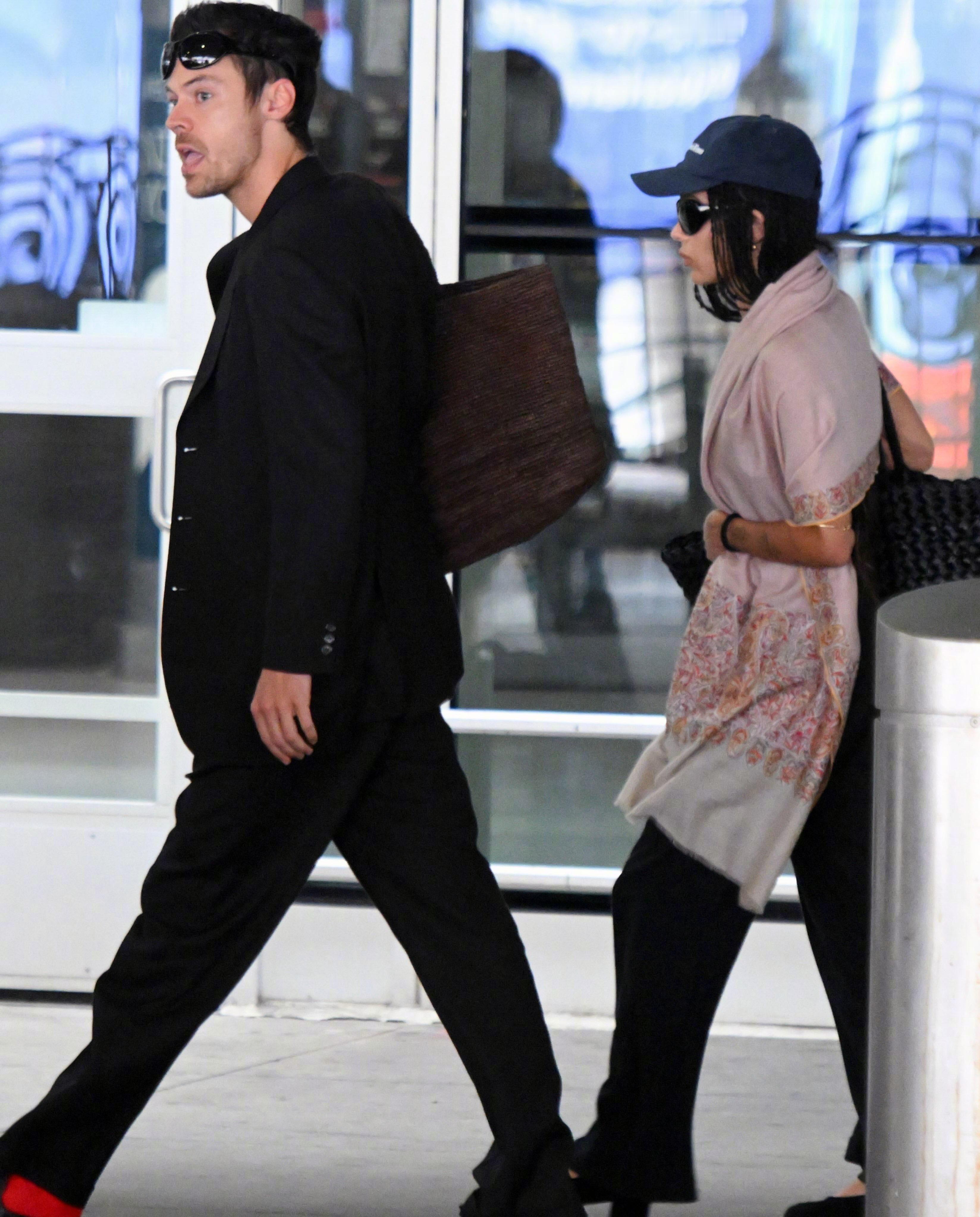 被称为“PR情侣”的Zoë Kravitz 和 哈卷Harry Styles 现