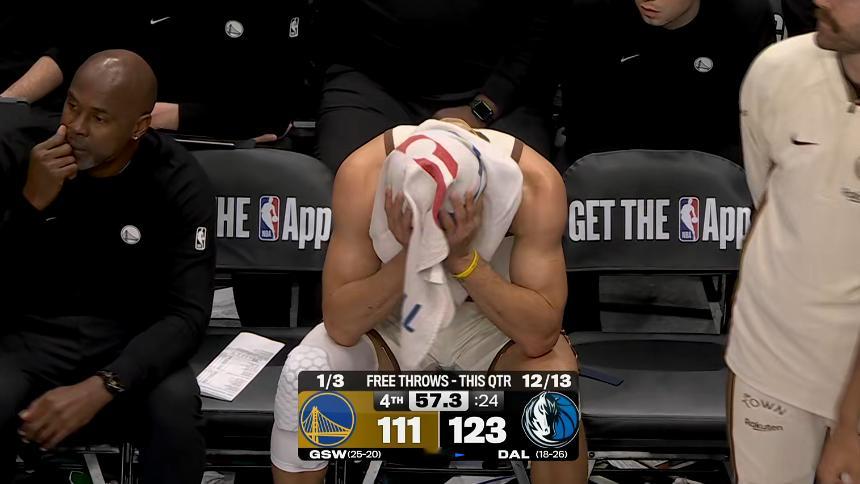 没有巴特勒的两场比赛，勇士两连败。 库里38分+8个三分依然空砍，第四节追梦经过