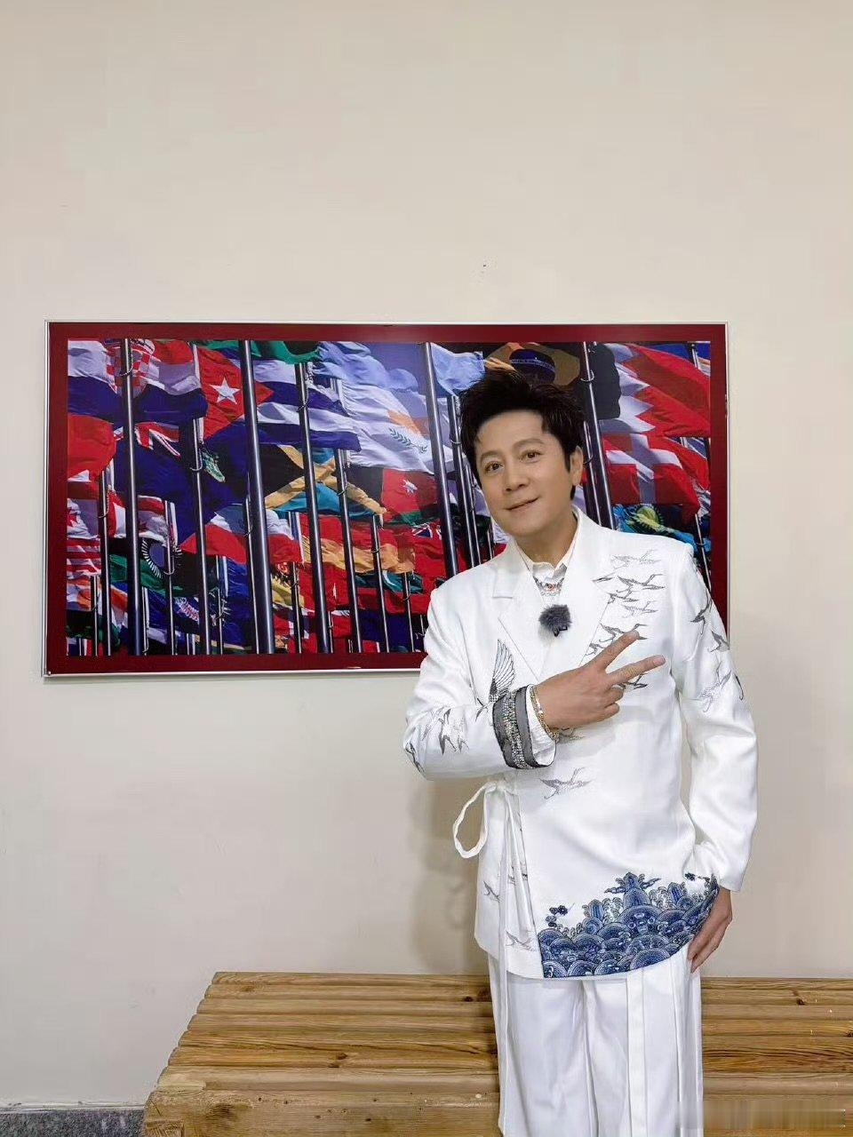 谁敢信蔡国庆快60了不说年龄我真的以为才四十出头，保养太牛了声起地平线