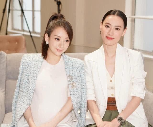 方媛：我生了三个女儿

梁洛施：我生了三个儿子

方媛：我嫁给了天王

梁洛施：