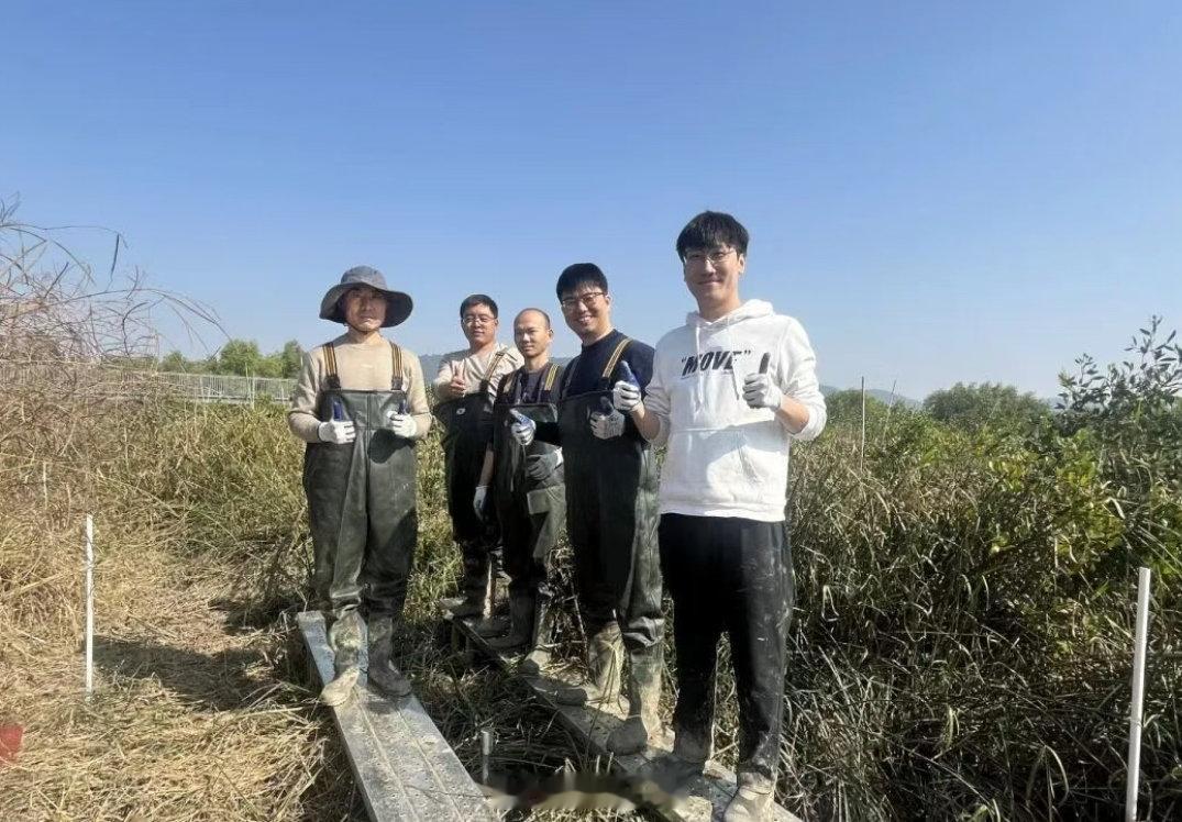 宁波退役老兵自主研发科技为江河画像 退役军人张文攀曾从事国防科研，2025年携战