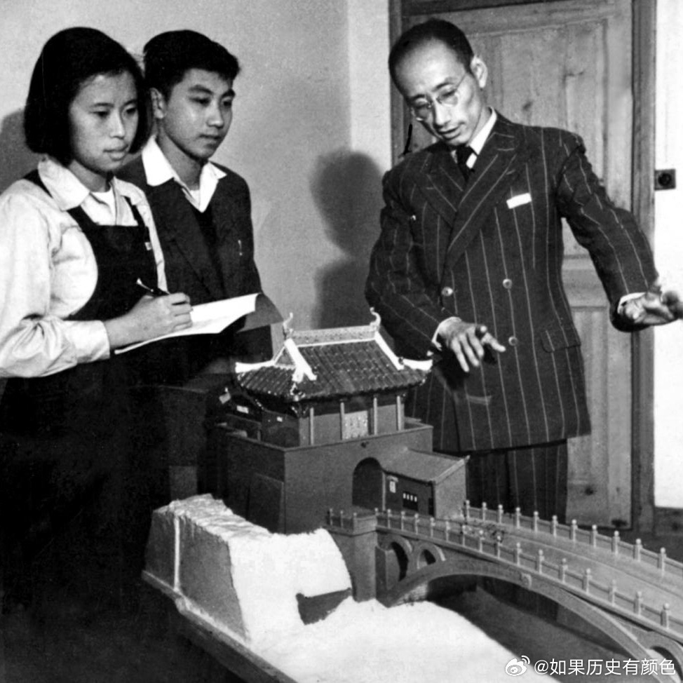 1954年，上海，学习桥梁建筑。 ​​​