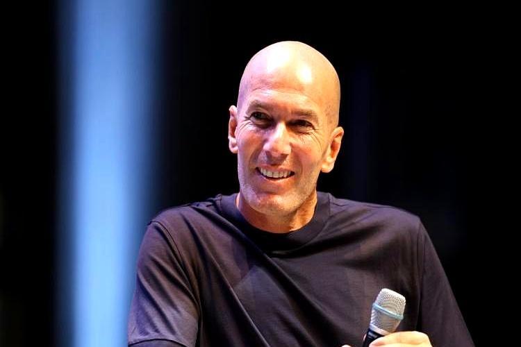 小齐当皇马教练，就一句话：把大牌哄好，其他都好说。
 
训练怎么练？先问C罗、拉