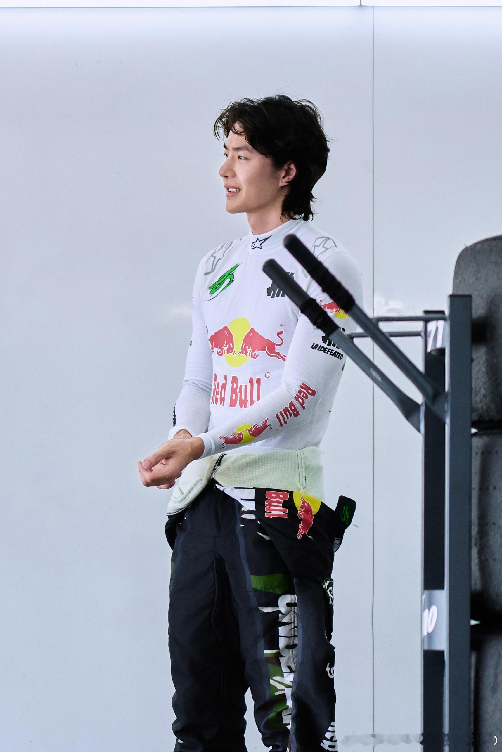 85racing 认真时候的眼神，藏着王一博独有的赤诚与坚定。