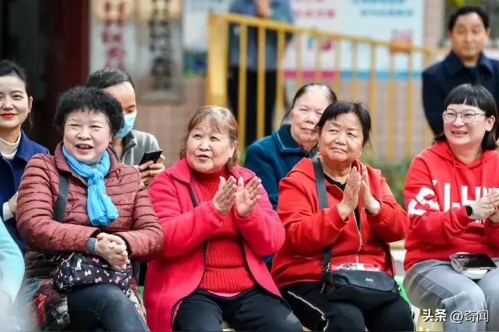 油车福利将永久延续，发改委确认上一次调控优惠的0.85元短期内不会收回。专家表示