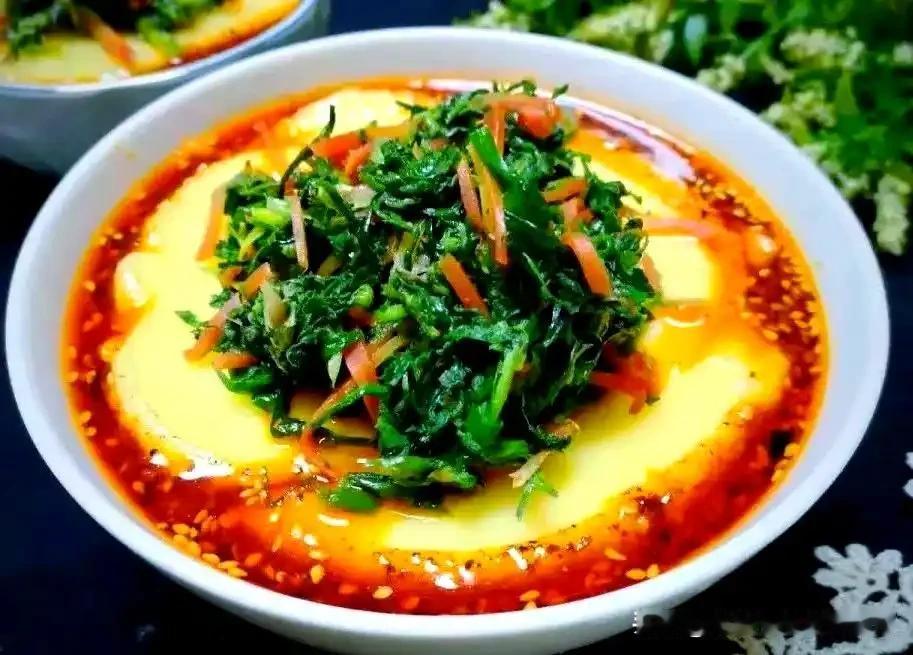 今日美食记录一个人不知吃点啥，每次都是家乡这种粗粮小吃激起我的食欲。打一锅搅团，