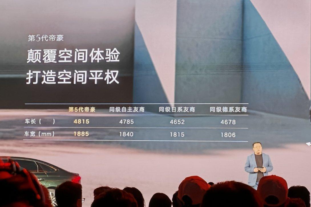 车身长宽高4815/1885/1480毫米 轴距2755毫米同级更宽敞的驾乘空间