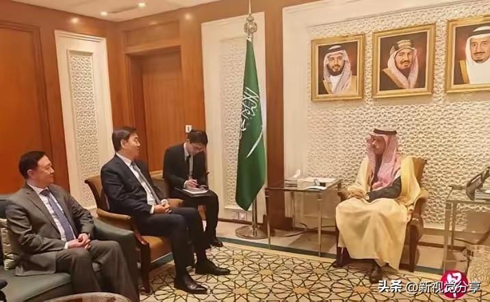 沙特外长费萨尔当着中国特使的面，把美国三个月来施压的底线直接说穿了——他没有否认