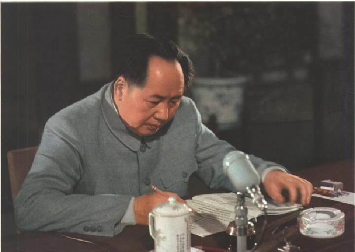 厨师精心烹制美味鸡肉款待毛主席，毛主席却一口未尝，坚持要吃他称之为“长征鸡”的那