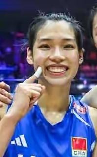 中国女排3比0淘汰伊朗女排之后，解盛钰长长的出了一口气，庄宇珊拍着解盛钰的后背连