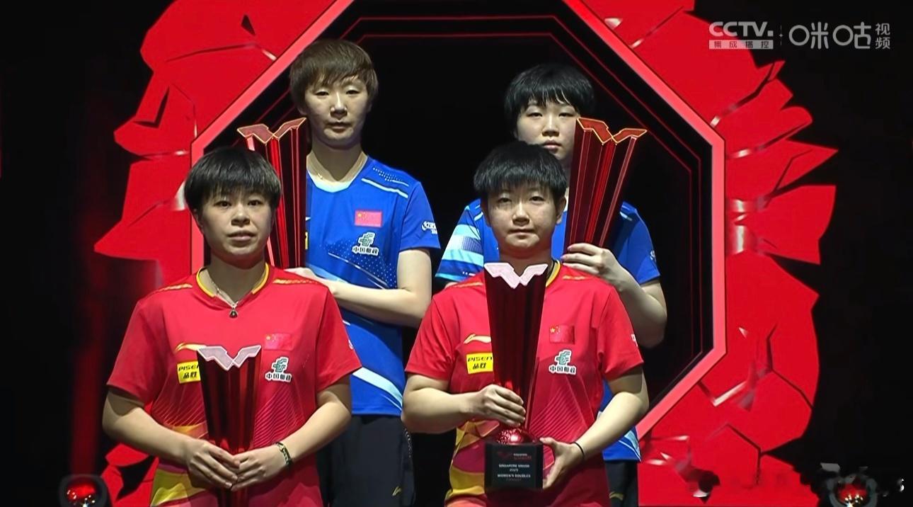 王曼昱/蒯曼夺得 wtt新加坡大满贯2025  女双冠军组合世排上升至第7位女双