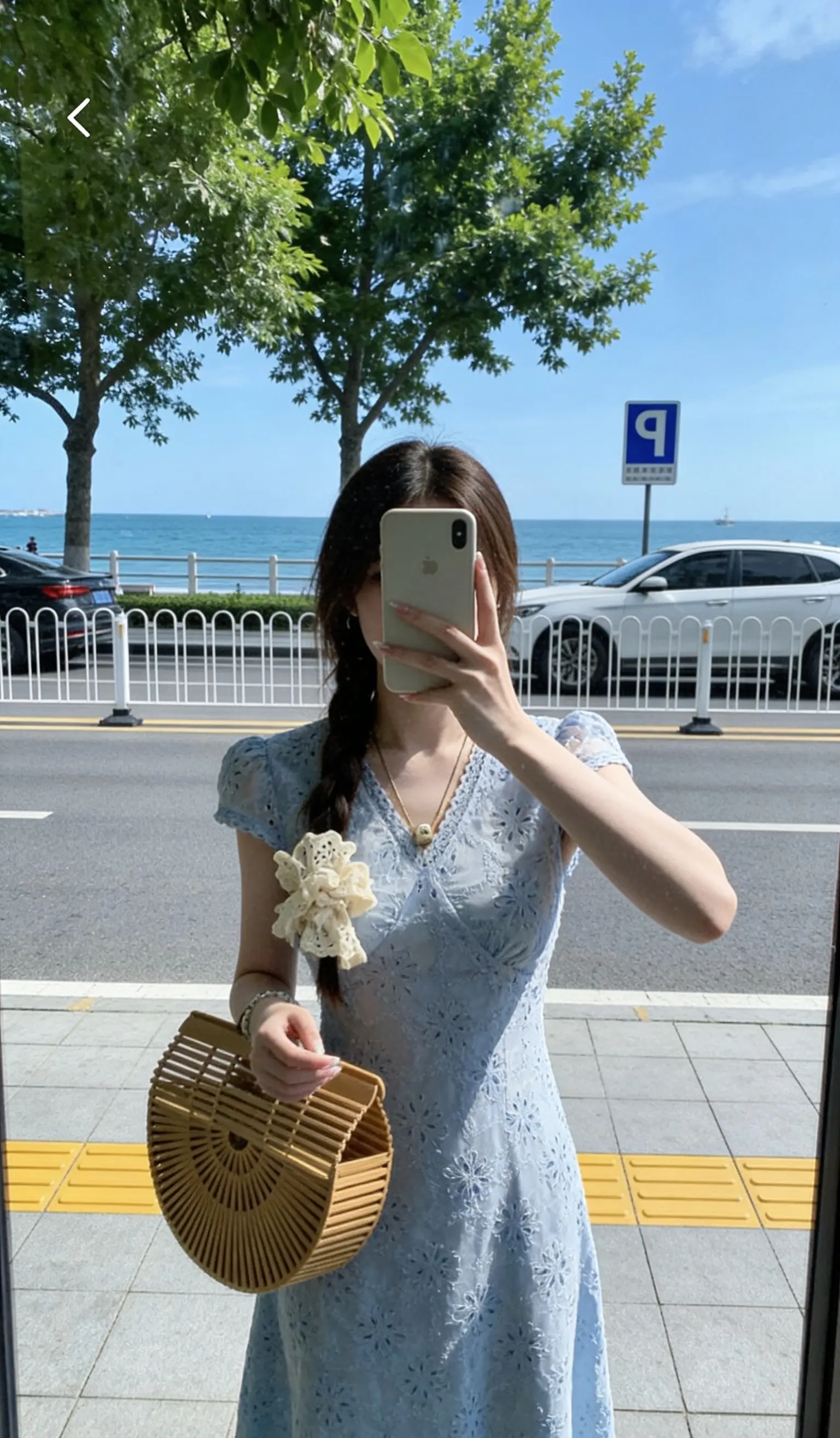 “慢慢的你会发现，生活和朋友，越简单越好。最简单的快乐，就是穿自己喜欢...