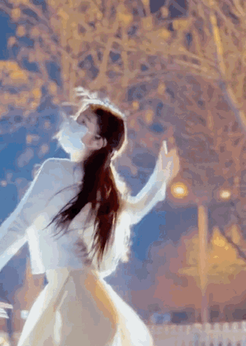 美女是相信光的