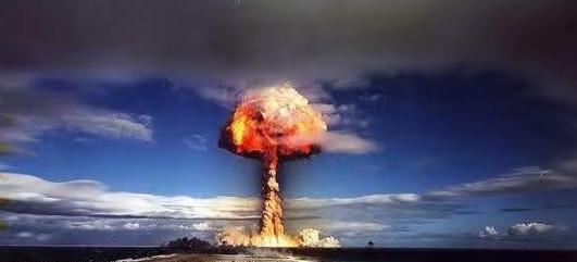 别天真了，美国不动手绝不是因为心善！
英国专家最近捅破了一层窗户纸，听完让人后背